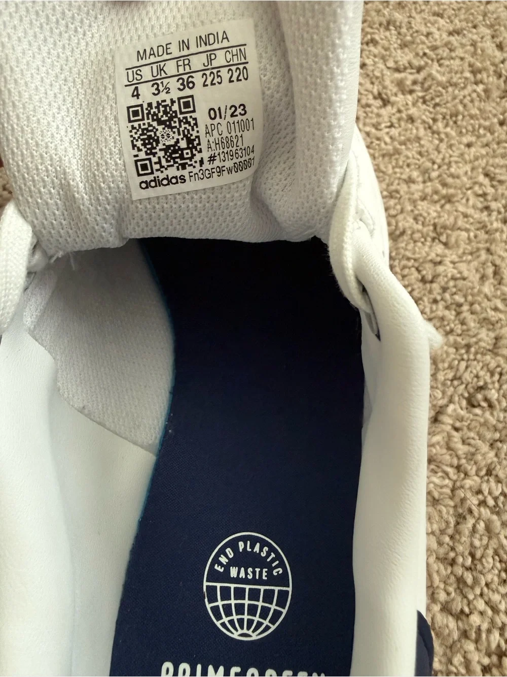 Like New Adidas Stan Smith big kid size 4